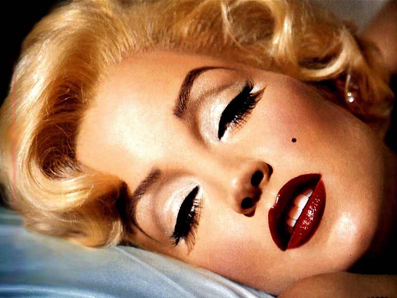 Marilyn Monroe No Makeup: Watch How She Turned From Naive To Hot