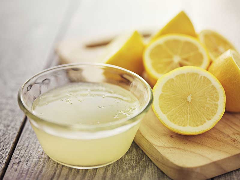 3 Effective Strategies For How To Lighten Hair With Lemon Juice